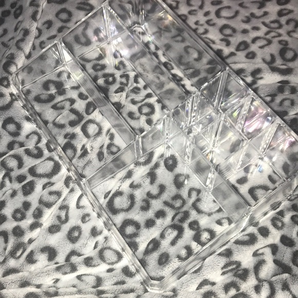 Makeup Organizer - Picture 1 of 3